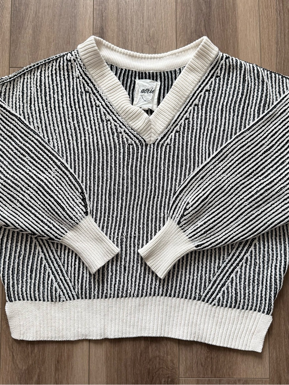 Aerie women's Black & Cream Striped V-Neck Sweater size XS
